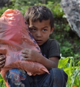 Little boy & bag (village help) - Nepal 
