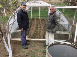 Vince with greenhouse mentor ... Sayran - Spitak, Armenia