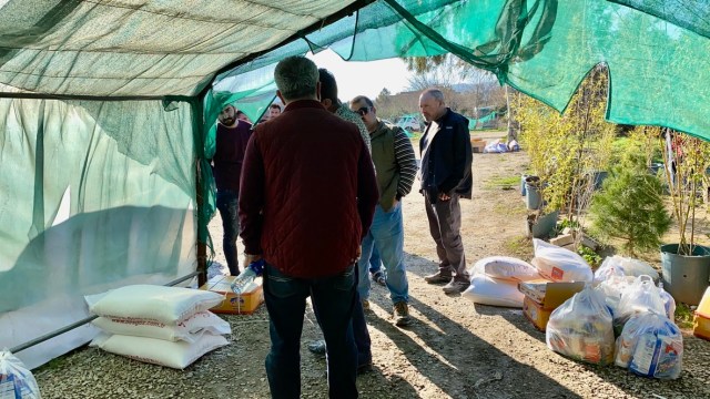 Yazidi-tent-food distribution